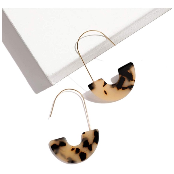 2/$20 BaubleBar Style Tortoise Hoops Earring - Picture 3 of 5